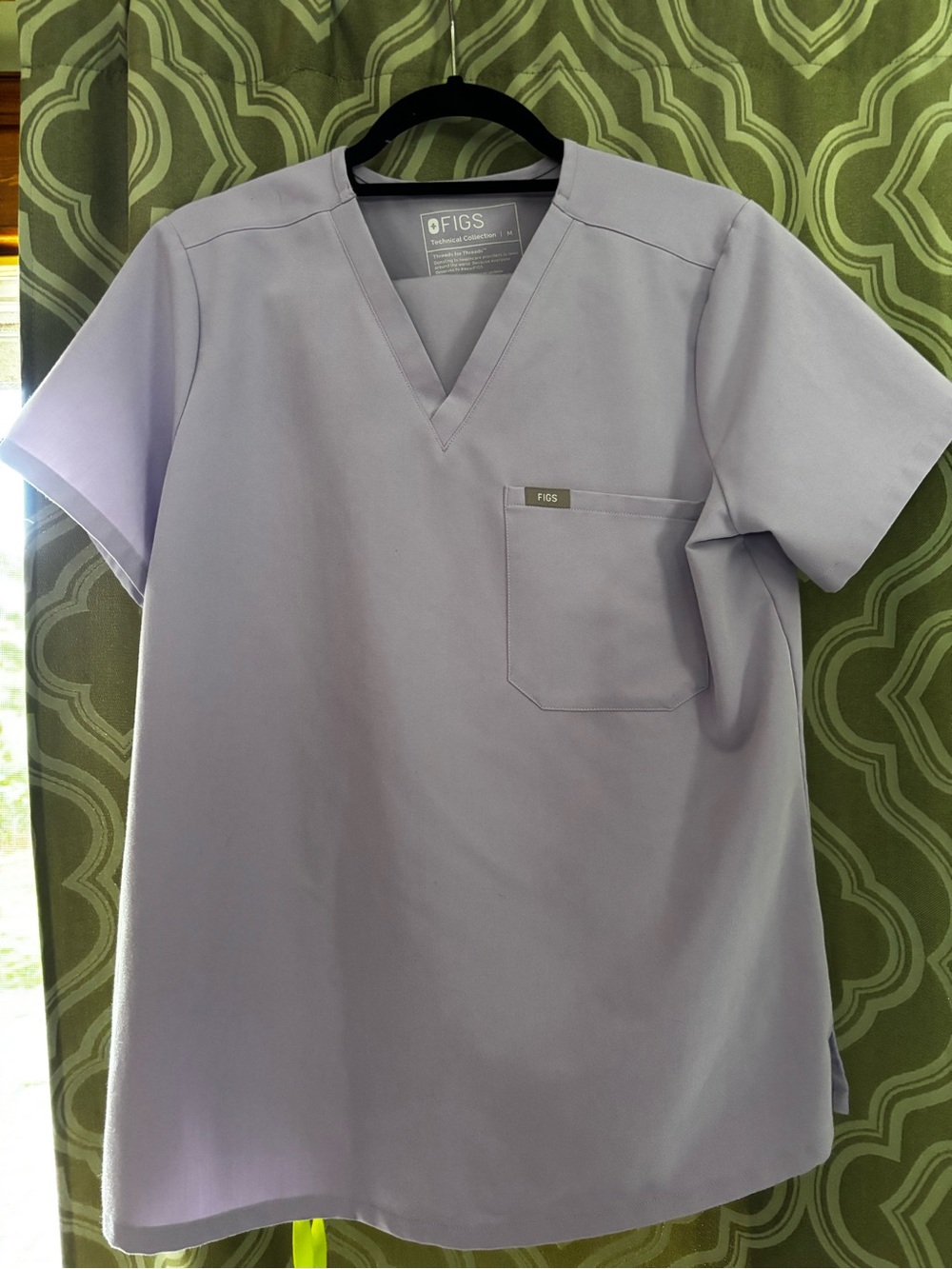 Figs women’s  Lavender Short Sleeve V-Neck Scrub top and pant set!
